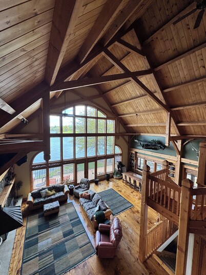 Beautiful, timber frame, lake house with an amazing view!