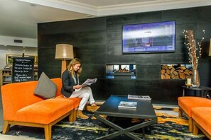 Interior - Alpha Hotel Canberra (Canberra)