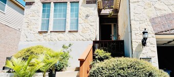 Beautiful & cozy home near Six Flags, La cantera Mall 5miles, sea world 10 miles