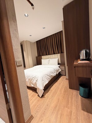 Minibar, desk, laptop workspace, free WiFi - CİTY İSTİKLAL (İstanbul)