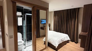 Comfort Room, Balcony, City View