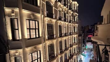 Comfort Room, Balcony, City View | Property grounds