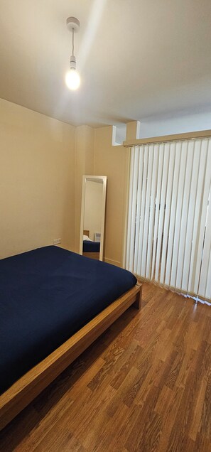 Iron/ironing board, WiFi, bed sheets - Broadstreet love party around and get to bed in mins of walking (Birmingham)
