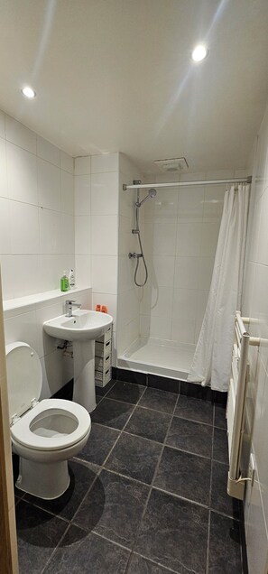 Towels, soap, toilet paper - Broadstreet love party around and get to bed in mins of walking (Birmingham)