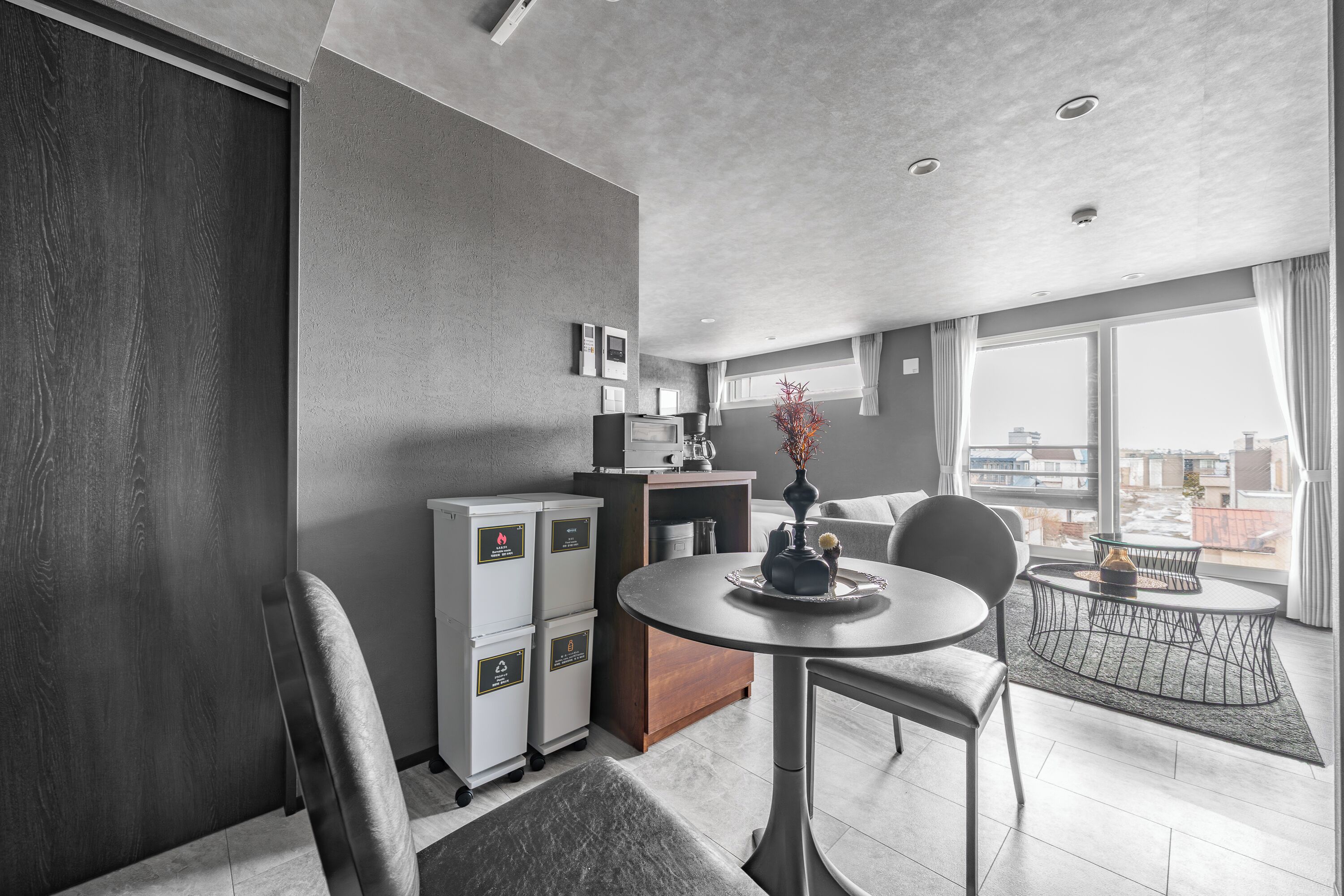 تناول الطعام داخل الغرفة