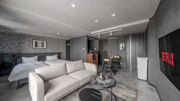 Apartment, Non Smoking (405) | Living area