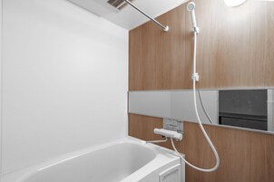 Combined shower/tub, free toiletries, hair dryer, slippers