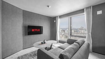 Apartment, Non Smoking (302) | Living area