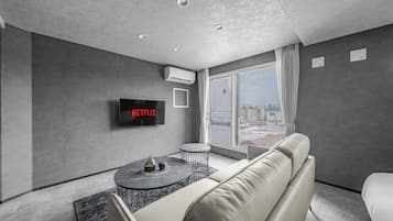 Apartment, Non Smoking (305) | Living area