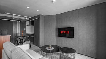 Apartment, Non Smoking (402) | Living area