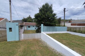 Property grounds - House near BR-376/airport (São José dos Pinhais)