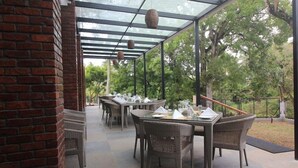 Tempat makan luar