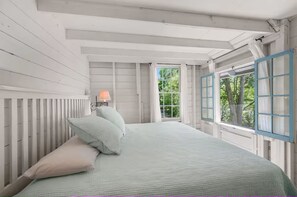 WiFi - Lakefront living with sunset views in S. Hero VT (Montego Bay)