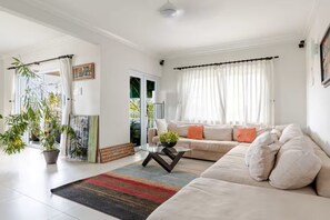 Living area - Penthouse By The Sea (Montego Bay)