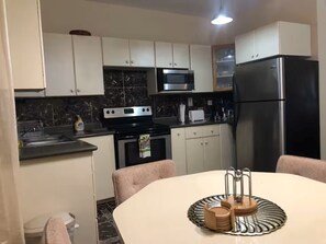 Private kitchen - Sky Castle penthouse, 3bdr (Ocho Rios)