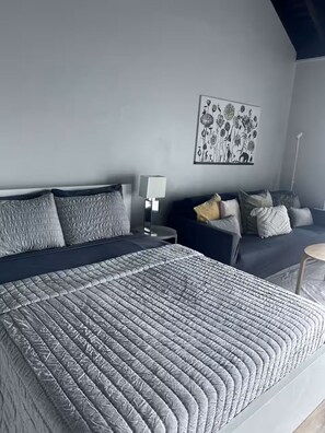 1 bedroom, iron/ironing board, WiFi, bed sheets - Udacha this is a fully renovated studio (Montego Bay)