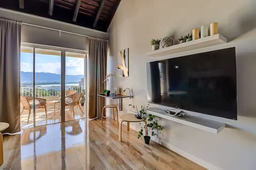 Udacha this is a fully renovated studio