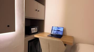 Basic Quadruple Room | In-room safe, free WiFi