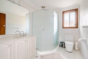 Shower, towels, shampoo