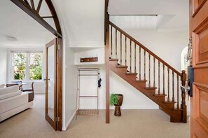 Interior - Spacious Family Home with Iconic Views (Northwood)