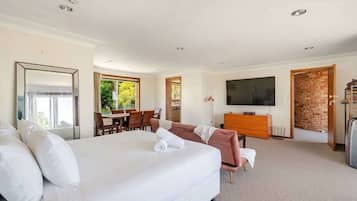 Desk, iron/ironing board, WiFi, bed sheets