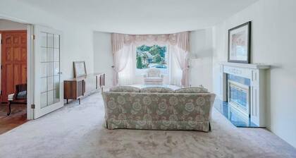 Spacious cozy house near ferry and beach