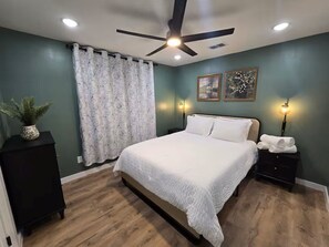 Iron/ironing board, WiFi, bed sheets - Missions Green Golf House (San Antonio)