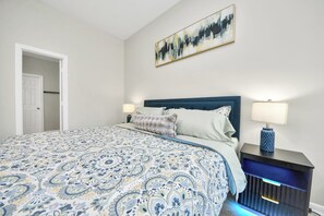 Iron/ironing board, Internet, bed sheets