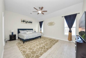 Iron/ironing board, WiFi, bed sheets - Family retreat with game room and huge yard. (Cypress)
