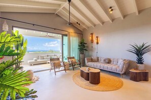 TV - Florijn 7 | Ocean View Penthouse at The Reef (Willemstad)