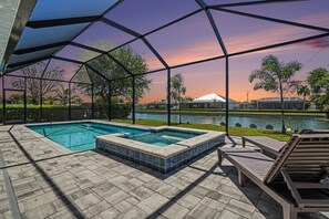A heated pool - Coral Oasis – Pet-Friendly Freshwater Canal (Cape Coral)