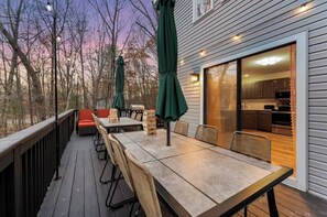 Outdoor dining - 5BR Game Room, Hot Tub, Fire Pit + Lake Access (East Stroudsburg)