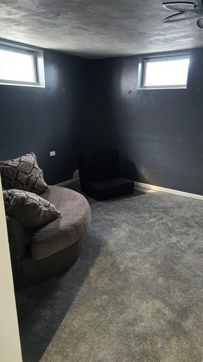 Interior - Spacious comfort with relaxing back yard, convenience for events. (Lincoln)