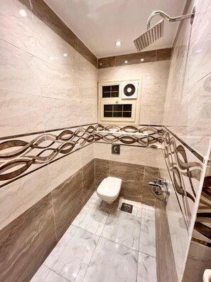 Economy-Doppelzimmer | Badezimmer