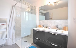 Shower, hair dryer - Maison zen proche littoral (LESSAY)