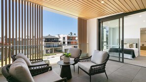 Property grounds - 3BR Coastal Escape with Ocean Views, Shared Pool & Jacuzzi, 2 Car Spaces & Walk to Surf Beach (Kiama)