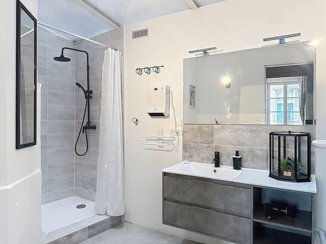 Hair dryer, towels