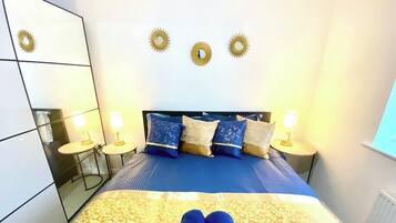 4 bedrooms, iron/ironing board, WiFi, bed sheets