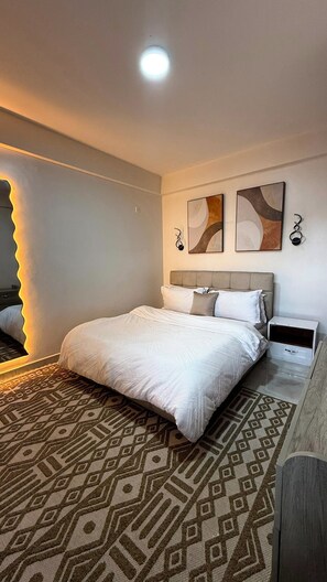 Iron/ironing board, WiFi - Lovely 1-bedroom apartment with elevator, swimming pool and gym (Kampala)
