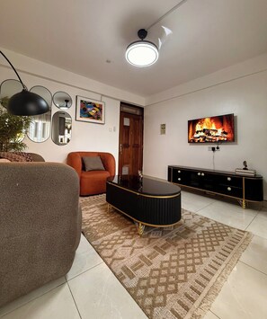 TV - Lovely 1-bedroom apartment with elevator, swimming pool and gym (Kampala)