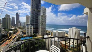 Property grounds - Comfortable 2-Bed Stay | Minutes to Beach and Tram (Surfers Paradise)