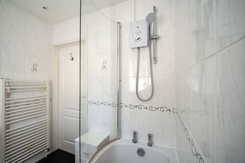 Cozy 2BR Home Near Beach and Village