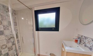 Shower, hair dryer, towels, toilet paper - Welcome to Ô Gites des Grands Chênes! (Arquenay)