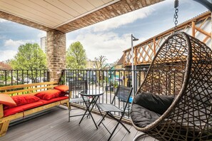 Terrace/patio - Comfortable 2BR Apartment up to 6 Guests (London)