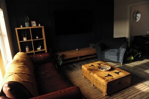 TV - Scenic 3BR Home with Sauna and Views (Warrenpoint, Newry)