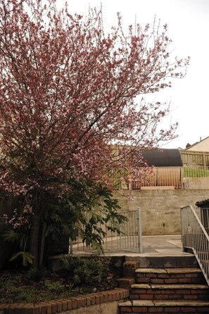 Property grounds - Scenic 3BR Home with Sauna and Views (Warrenpoint, Newry)