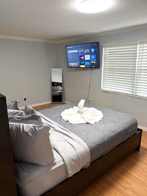 3 bedrooms, iron/ironing board, free WiFi, bed sheets - Next to Busch Gardens - 3BD/2BA - 6PPL (Tampa)
