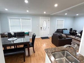 Interior - Next to Busch Gardens - 3BD/2BA - 6PPL (Tampa)