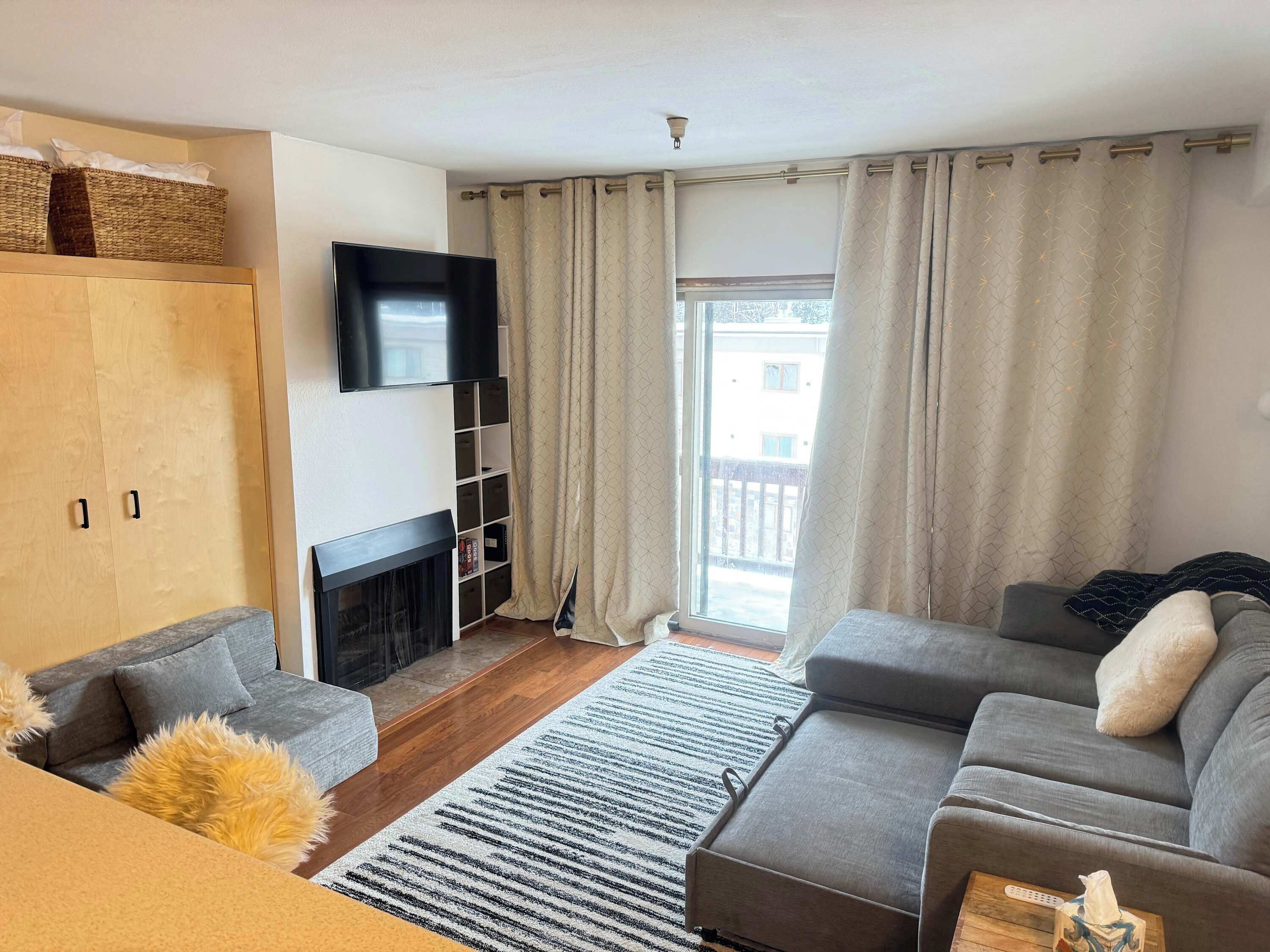 TV, fireplace, offices