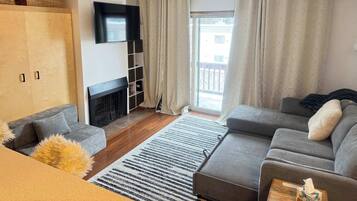 TV, fireplace, offices